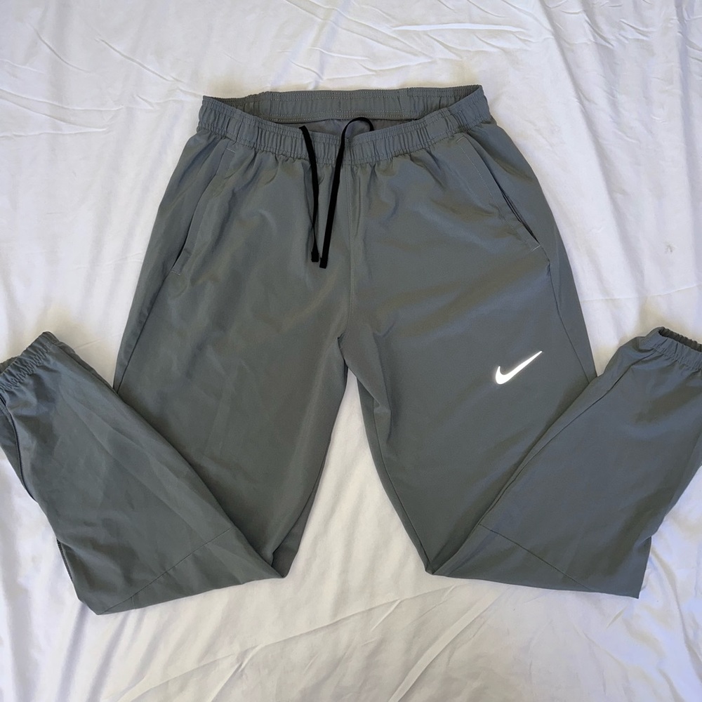 NIKE DRI FIT JOGGERS - Gray size Medium